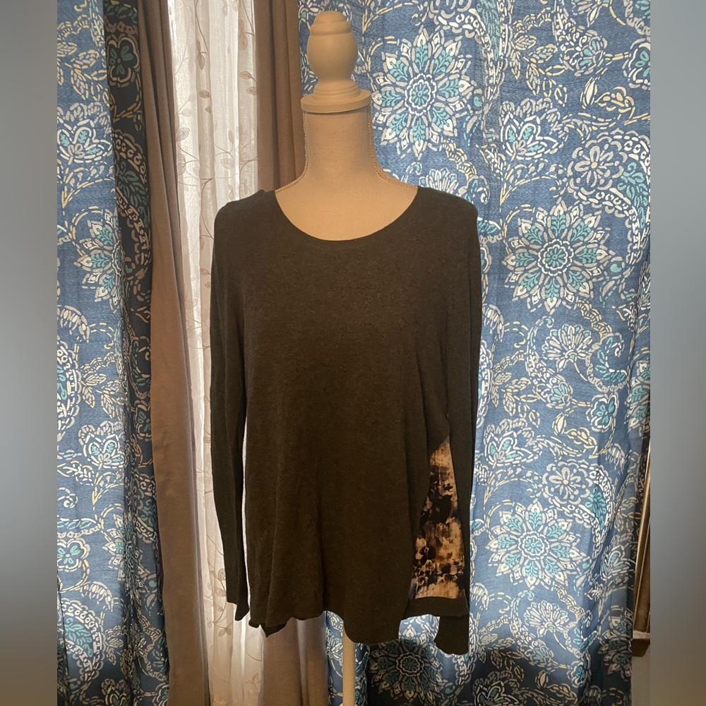 SIMPLY VERA WANG sweater size large